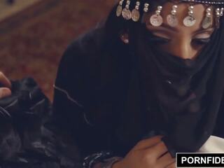 Pornfidelity - نادية علي خشن مسلم عقاب جنس.