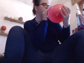 Seven spuitende orgasmes op seven inflated ballonnen voor