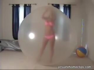 自信的 年轻 女士 trapped 在 一 气球, 自由 性别 视频 09 | 超碰在线视频