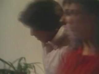 Blu xhinsa - 1982: falas blu tub i rritur film video f9