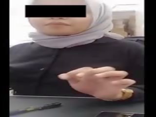 Hijab lover with big süýji emjekler heats his youngster at work by webkamera