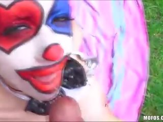 Difficile scopata un erotico clown lungo il modo
